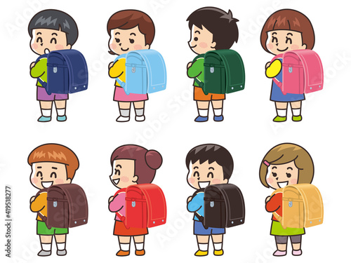 ランドセルを背負った小学生　入学