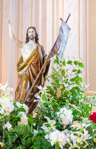Obraz na plátně Easter resurrection risen Lord Jesus Christ with white iris flowers background