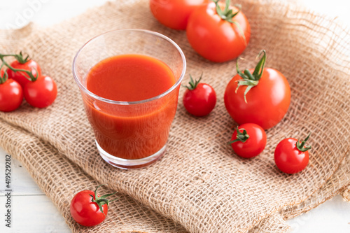 フレッシュなトマトジュースのイメージ写真