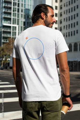 Fotografia Printed back t-shirt white minimal style men&rsquo;s streetwear
