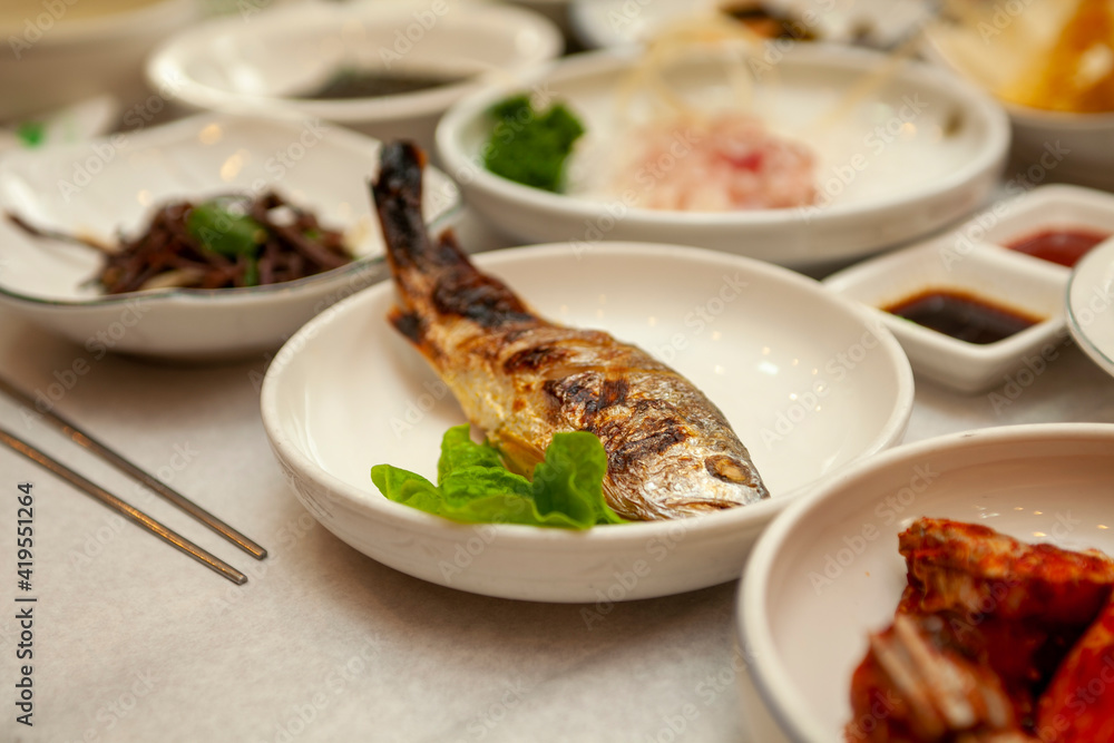 맛있는 한국 음식: 조기 구이 맛있는 한국 음식: 조기 구이