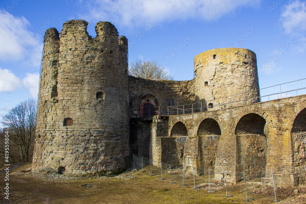 Koporskaya Fortress is an ancient fortress halfway between St. Petersburg and Narva. Koporskaya Fortress is an ancient fortress halfway between St. Petersburg and Narva.