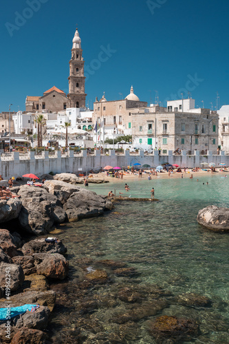 Fototapeta Naklejka Na Ścianę i Meble -  beach in the oldtown of Monopoli in Puglia