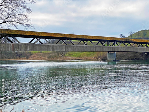 Hermetschwil wooden footbridge over the Reuss river (Holzfussgängerbrücke Hermetschwil über den Fluss Reuss) - Switzerland (Schweiz) photo