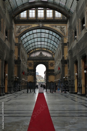 Foto Napoli - Braccio nord della Galleria Principe di Napoli dall'entrata