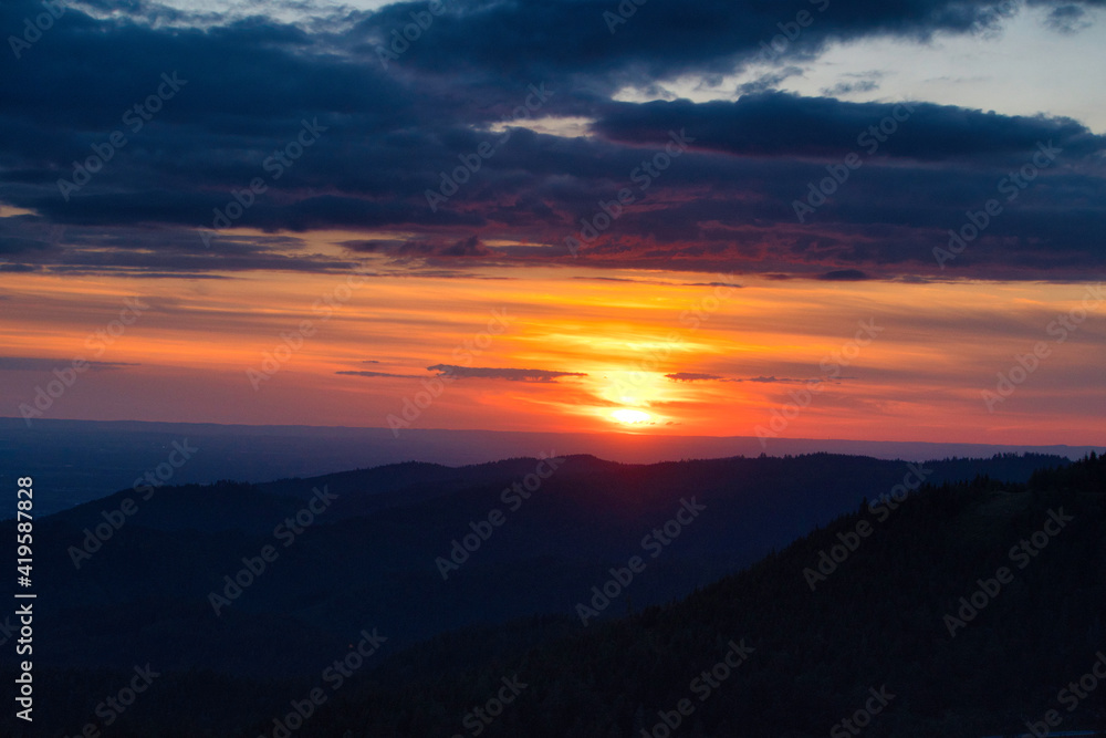 Fototapeta premium sunset over the mountains