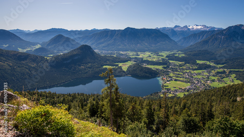 Blick vom Loser auf Bad Aussee und den Aussee sowie das Ausseerland und den Dachsteingletscher, Salzkamergut, Streiermark, Österreich im Sommer photo
