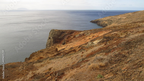 Skalista linia brzegowa na Maderze, Portugalia photo