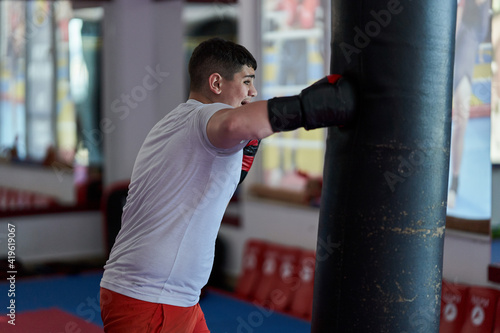 Overweight kickboxer working the heavy bag © Xalanx