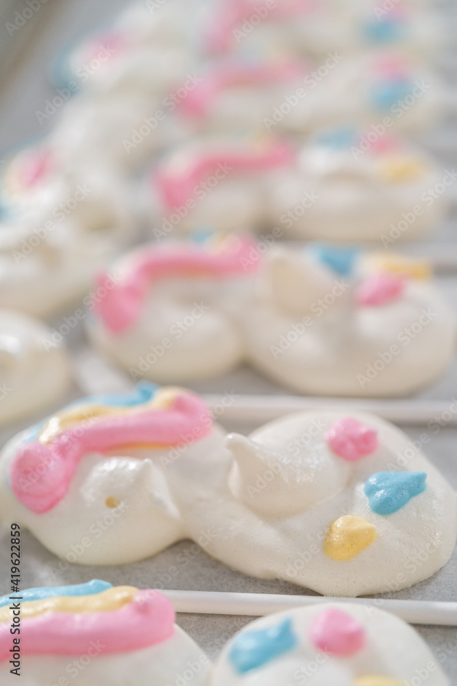Unicorn meringue pops Unicorn meringue pops