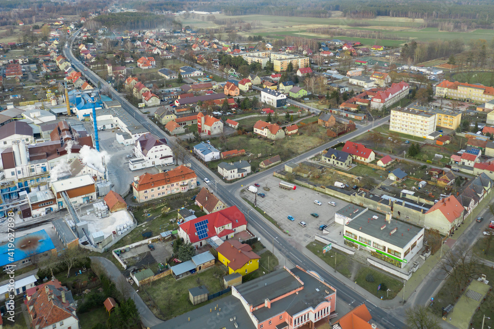 Naklejka premium Wieczorna panorama Iłowej. Zdjęcie z drona.