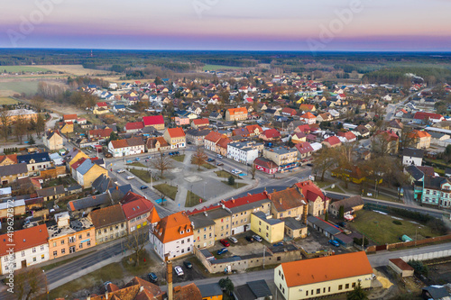 Wieczorna panorama Iłowej. Zdjęcie z drona.