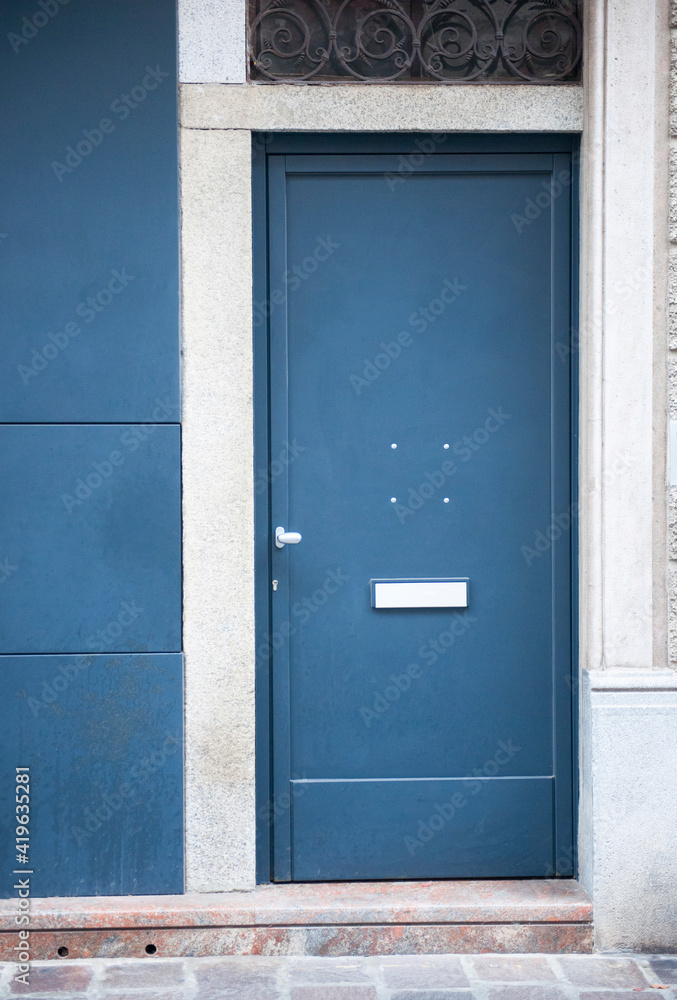 Front entrance door leading to a house in Italy