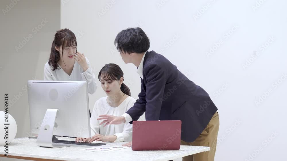 会話をするビジネスマン