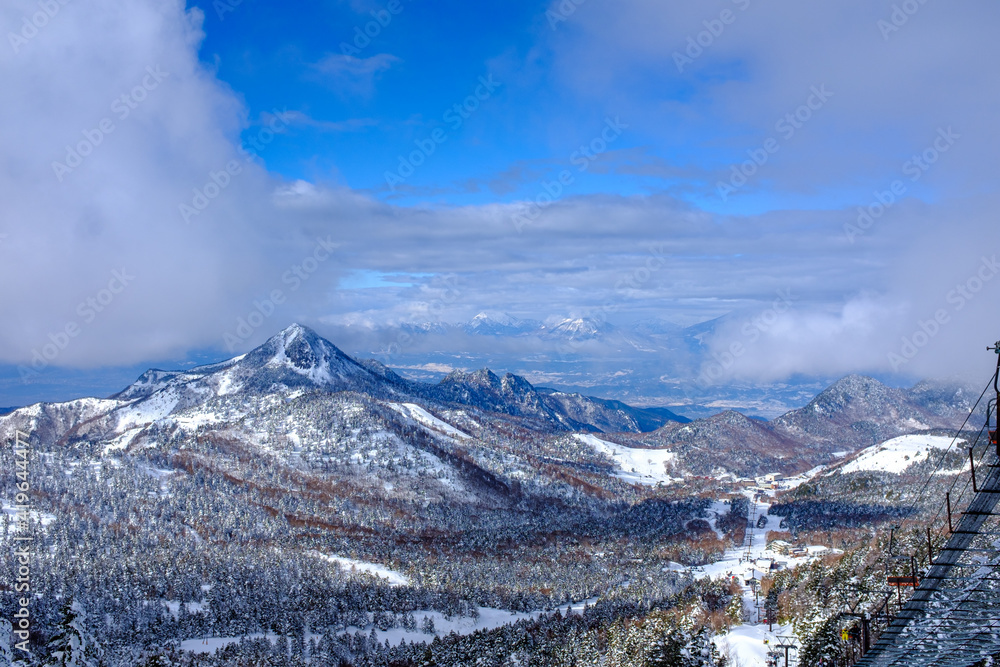 志賀高原　横手山スキー場から見る風景