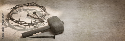 Valokuva Jesus Christ Crown of Thorns Nails and Hammer 3D Rendering