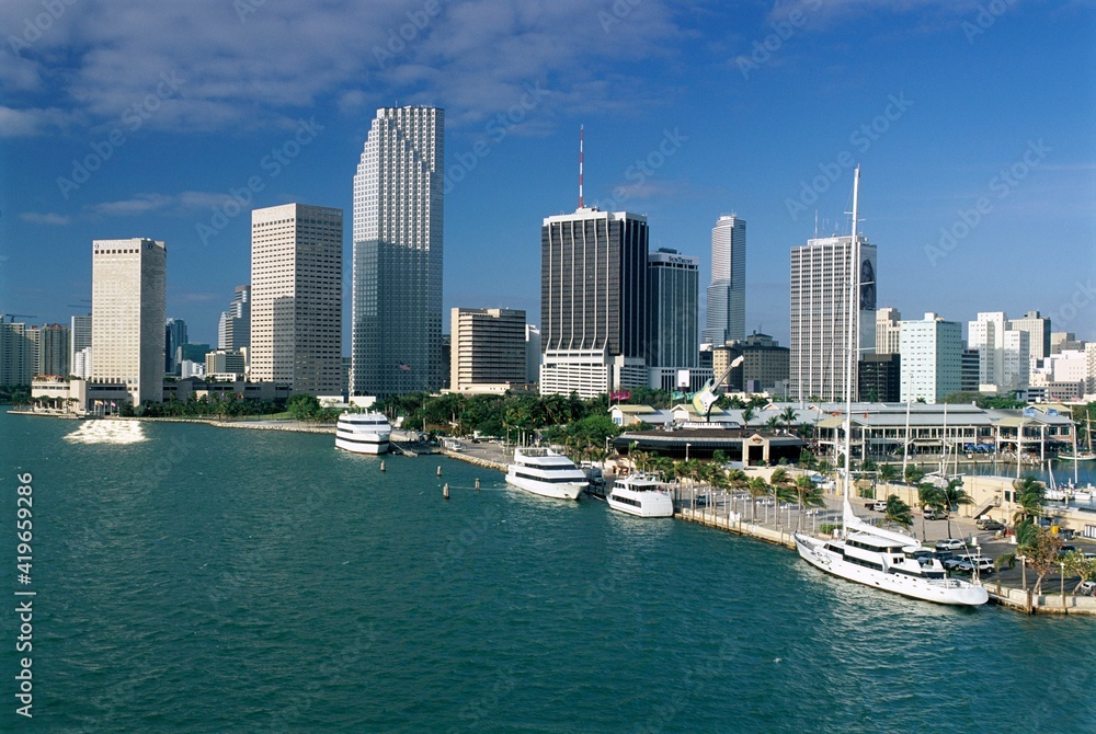 City skyline, Miami, Florida (U.S.A.) City skyline, Miami, Florida (U.S.A.)