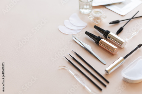 Photographie Eyebrow care products and tools