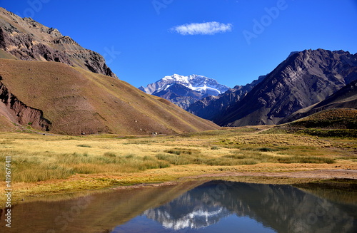Fototapeta Naklejka Na Ścianę i Meble -  Aconcagua Provincial Park is located in the Mendoza Province in Argentina. The Andes mountain range draws all types of thrill seekers ranging in difficulty including hiking, climbing