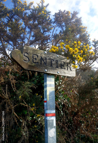 PANNEAU SENTIER AVEC BALISAGE