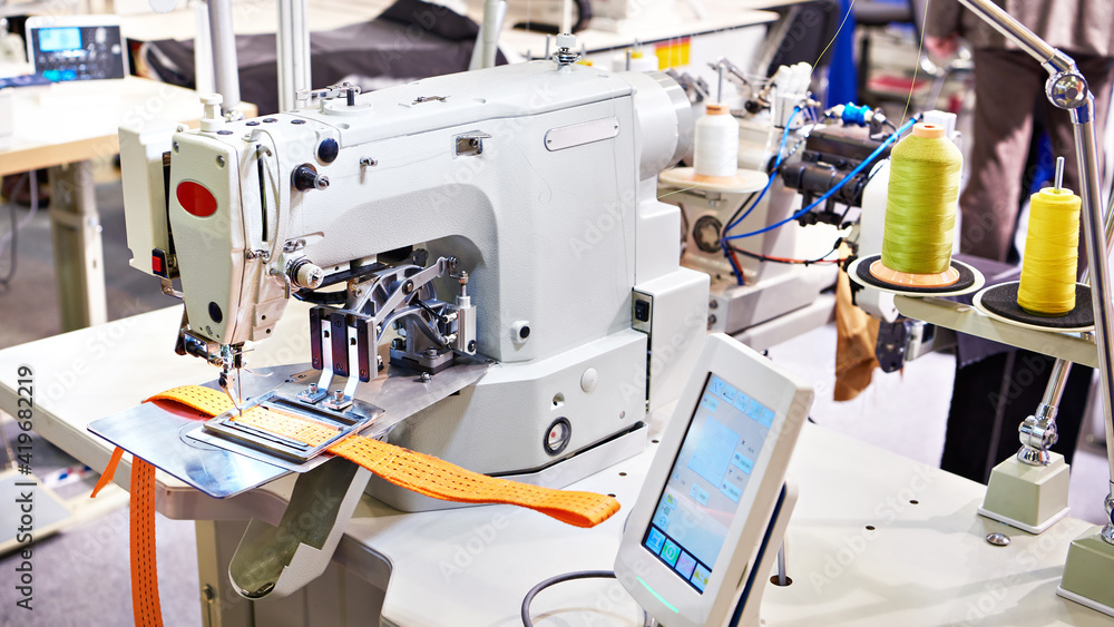 Programmable stitch sewing machine