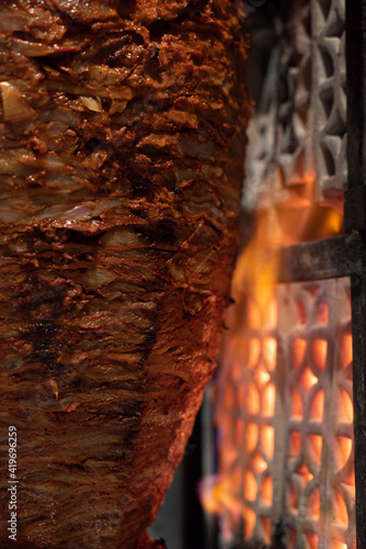 Trompo de Carne al Pastor a las brazas taqueria tacos lifestyle comida callejera street food