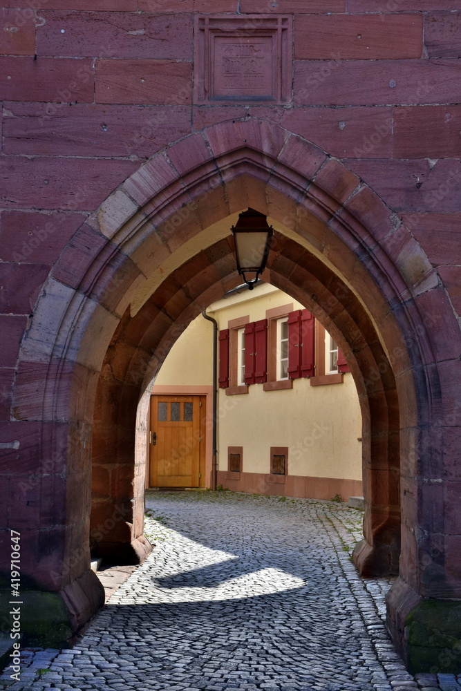 Torbogen in der Altstadt von Haslach im Kinzigtal