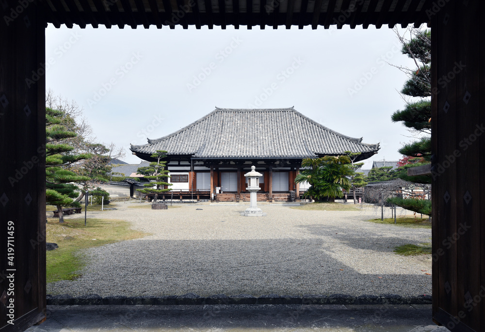 法華寺　南門から本堂を望む　奈良市