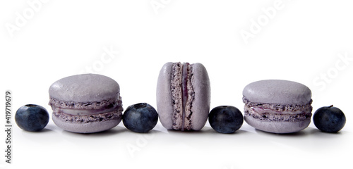 Macarons al mirtillo in fila photo