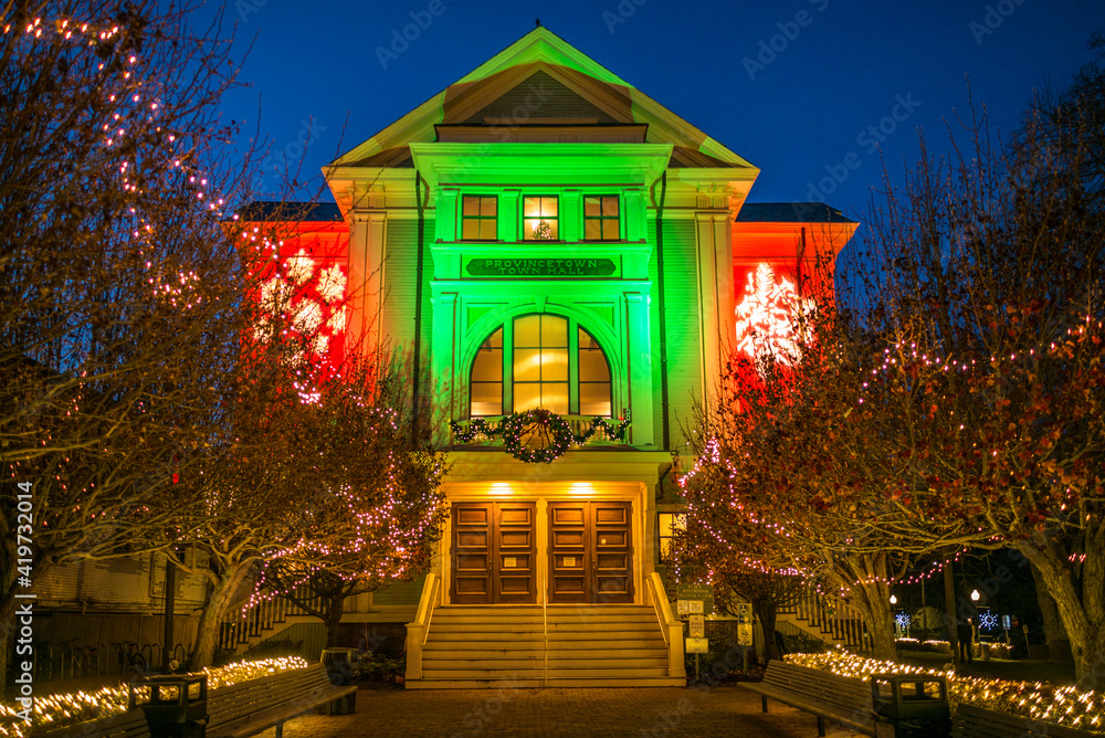 Fototapeta premium USA, Massachusetts, Cape Cod, Provincetown. Provincetown City Hall, Christmastime at dusk