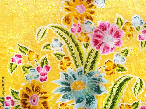 Obraz na płótnie flower-painted batik on a yellow background