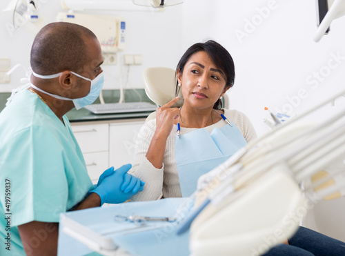 Woman complains of toothache to dentist