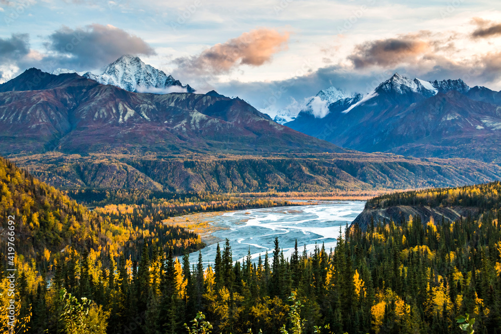 Fototapeta premium dramatic autumn sunrise in the snow capped Chugach mountain range and Matanuska river in Alaska.
