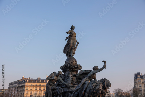 statue du Triomphe de la République de Dalou à Nation photo