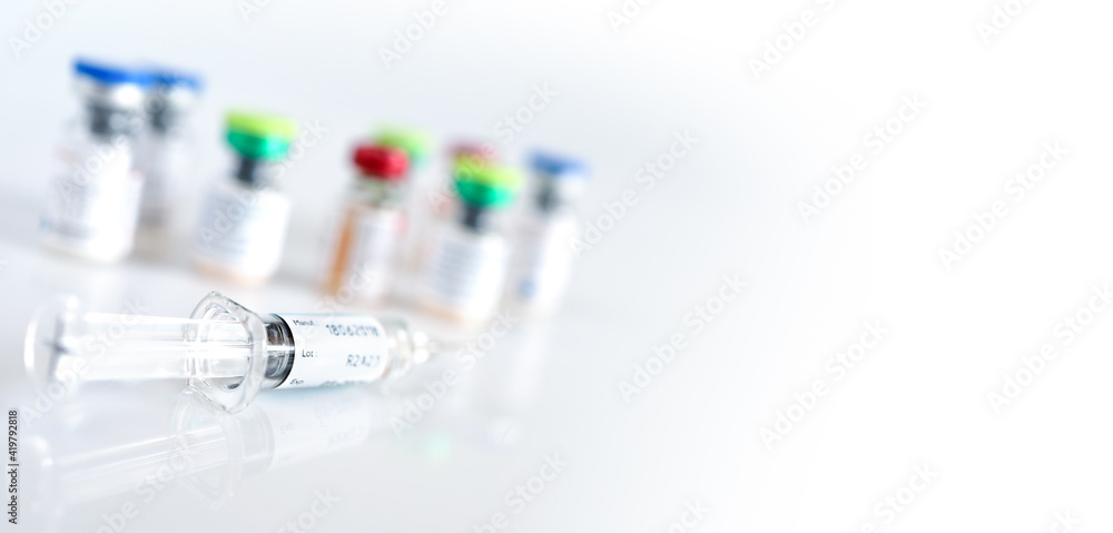 The vaccine is injected into the body to stimulate the body to build immunity. The vaccine is injected into the body to stimulate the body to build immunity.