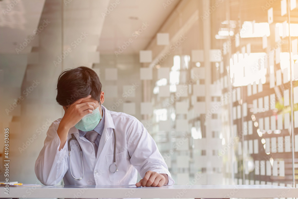 Doctors Roo Clean Smooth Focus, Doctors show fatigue in the clean room after examining a ...