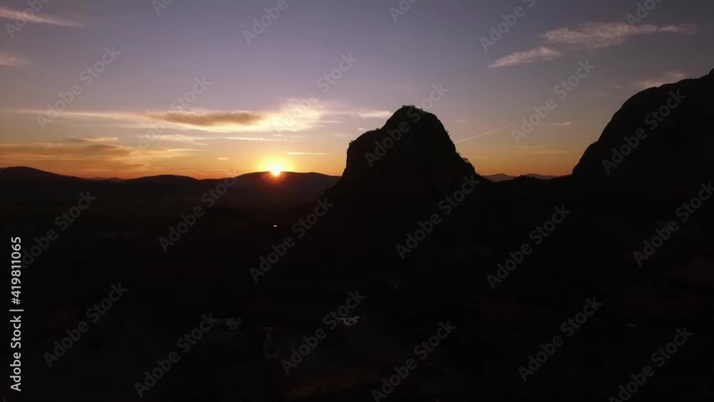 Amanecer montañas de Chalcatzingo, Morelos. Amanecer montañas de Chalcatzingo, Morelos.