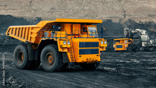 Tableau sur toile Large quarry dump truck