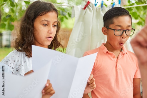 Kinder als Kinderchor bei einer Chorprobe photo