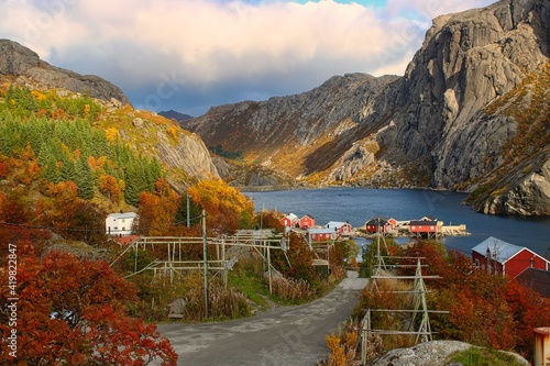 Fototapeta Naklejka Na Ścianę i Meble -  A lovely Norwegian village in the fjords in autumn 