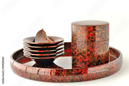 津軽塗の茶筒と茶たくと茶匙とお盆