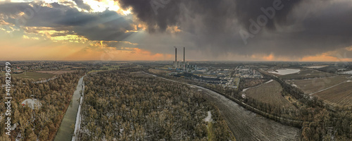 elektrownia Detmorovice w Czechach zimą z lotu ptaka oraz graniczna rzeka Olza, okolice gminy Godów