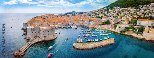 Obraz na płótnie The aerial view of Dubrovnik, a city in southern Croatia fronting the Adriatic Sea w salonie