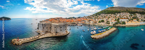 Obraz na płótnie The aerial view of Dubrovnik, a city in southern Croatia fronting the Adriatic Sea w salonie