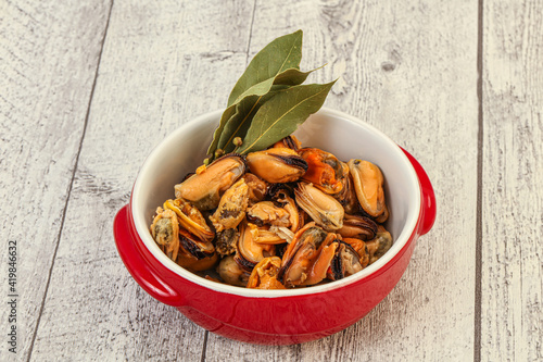 Pickled mussels in the bowl