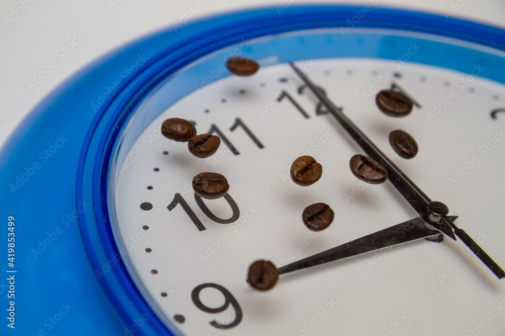 Fototapeta premium time is money concept, Coffee beans on the clock face, time for morning coffee. Nine o'clock in the morning.