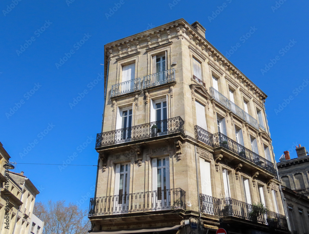 Fototapeta premium Immeuble ancien à Bordeaux, Gironde