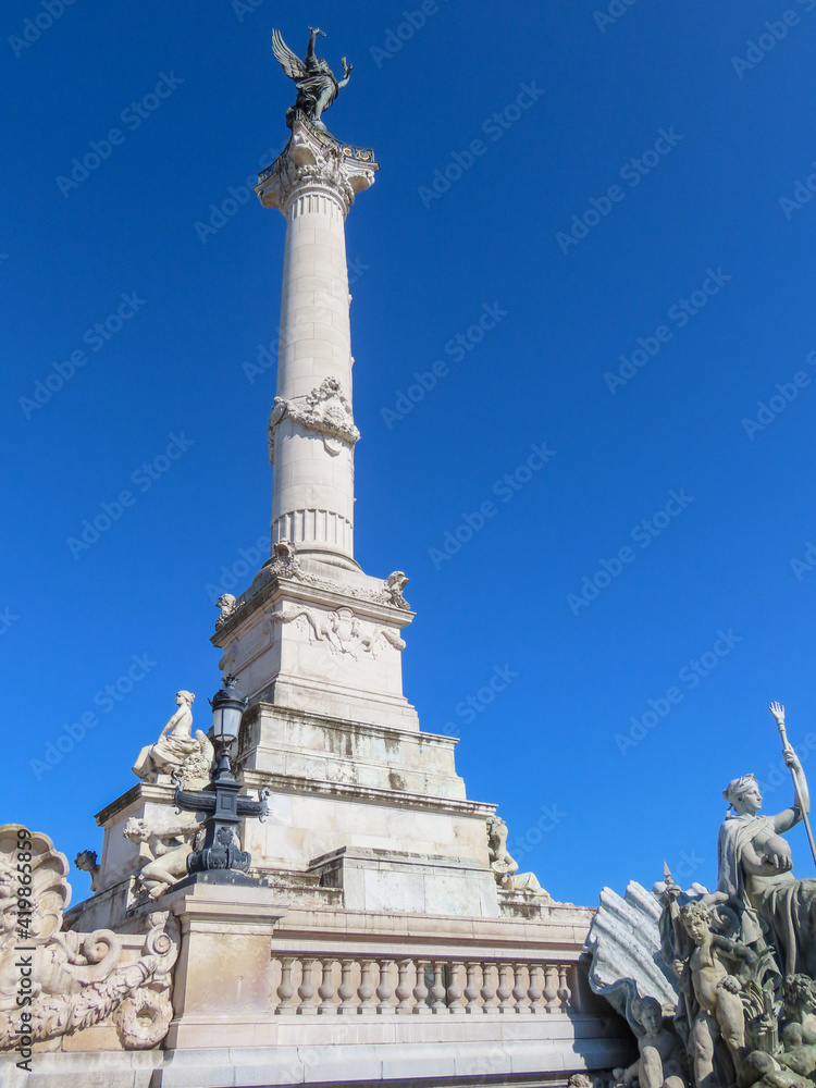 Fototapeta premium Monument aux Girondins, place des Quinconces à Bordeaux, Gironde