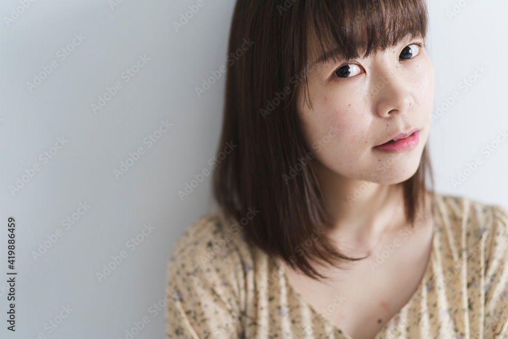 物静かな女性 物静かな女性
