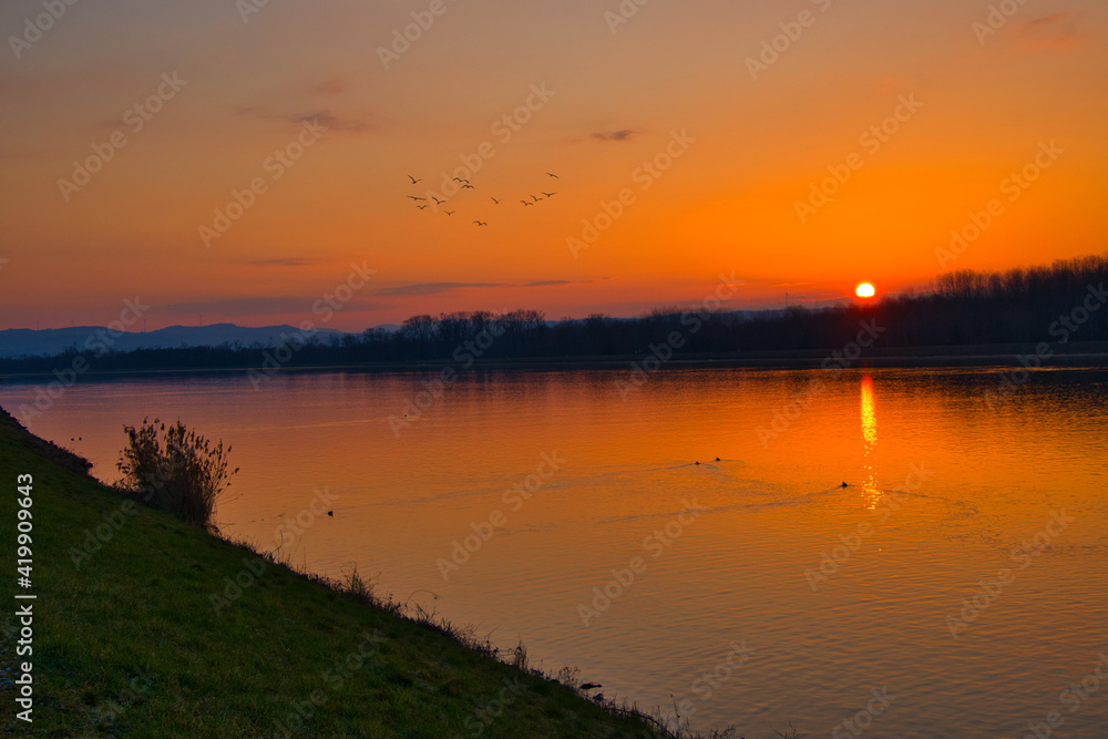 Sonnenaufrgang am Rhein in Rhinau